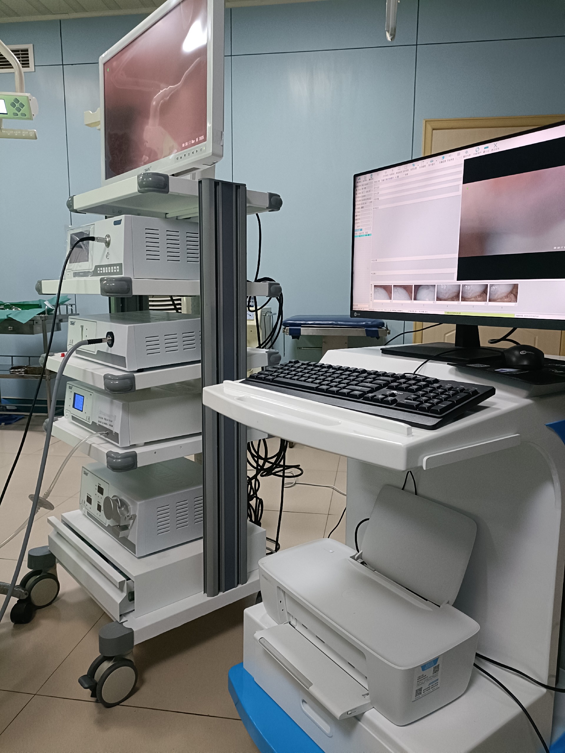 三十多(duō)年(nián)默默耕耘，今天我們再創婦科(kē)微(wēi)創​手術(shù)新高(gāo)度！